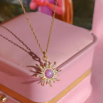 Rapunzel Opal Sun Necklace - Strålar i Solens Glans